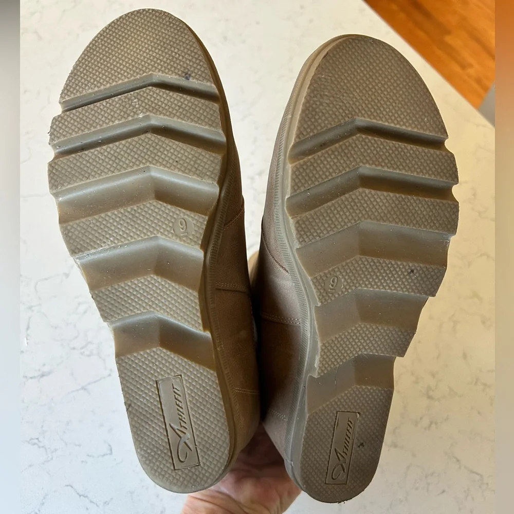 Women's Wedge Tan Ankle Chelsea Boots - Picture 10 of 13